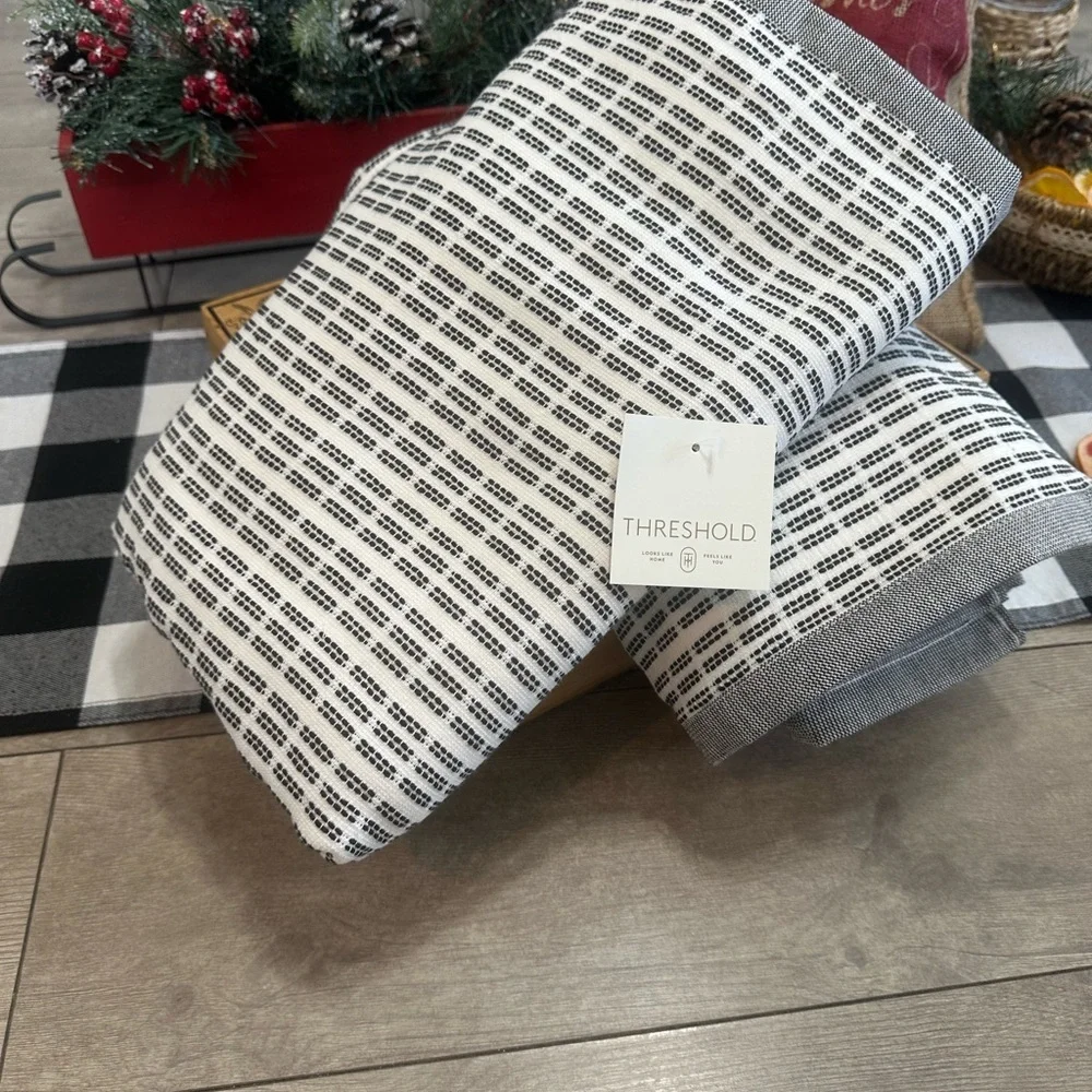 New Threshold Luxury Bath Towel Set Modern Pinstripe 2 30x50 Bath Hook Loops